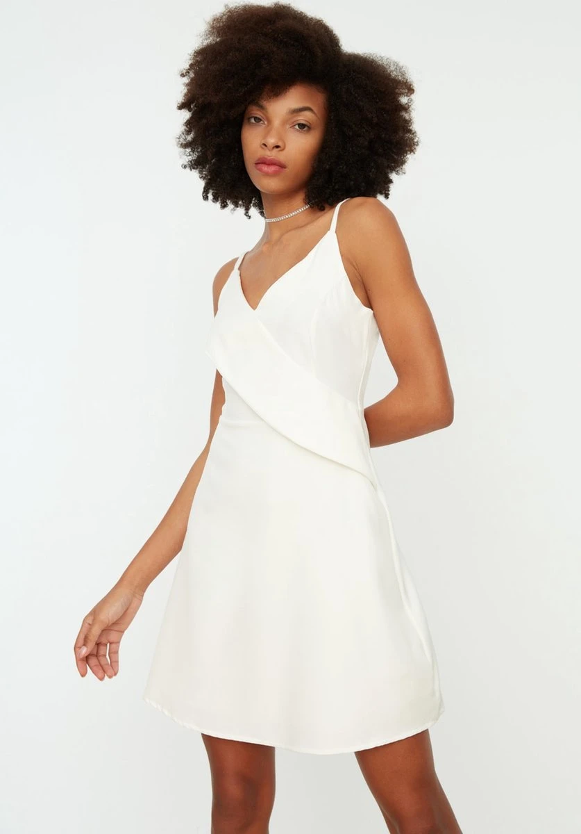 Trendyol Vrouwen Standaard Mouw V-hals A-lijn Jurk 5 Trendyol Vrouwen Standaard Mouw V-hals A-lijn Jurk - Afbeelding 5