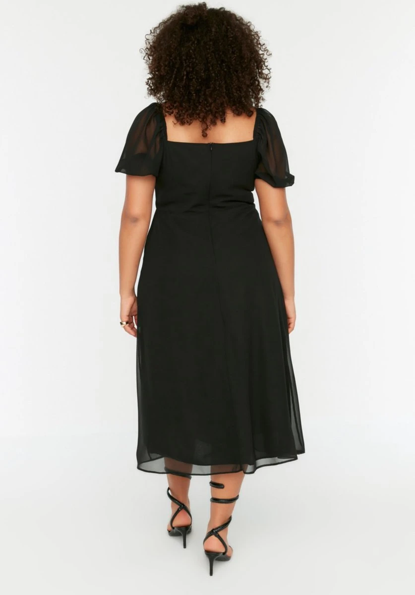 Trendyol Vrouwen Ballon Mouw Vierkante Kraag A-lijn Plus Size Jurk 7 Trendyol Vrouwen Ballon Mouw Vierkante Kraag A-lijn Plus Size Jurk - Afbeelding 7