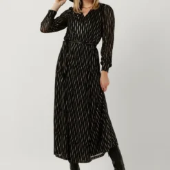 Colourful Rebel Lola Triangle Foil Longsleeve Maxi Wrap Dress Dames Jurk - Maat XS 15 Colourful Rebel Lola Triangle Foil Longsleeve Maxi Wrap Dress Dames Jurk - Maat XS -Trendy Meid Verkoop 840x1200 234