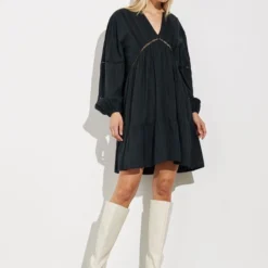 Zwarte Jurk Met Opengewerkte Details Inge - MbyM -Trendy Meid Verkoop 860x1200 3