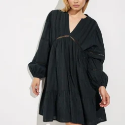 Zwarte Jurk Met Opengewerkte Details Inge - MbyM - Maat M -Trendy Meid Verkoop 877x1200