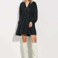 Zwarte Jurk Met Opengewerkte Details Inge - MbyM -Trendy Meid Verkoop 894x1200 1